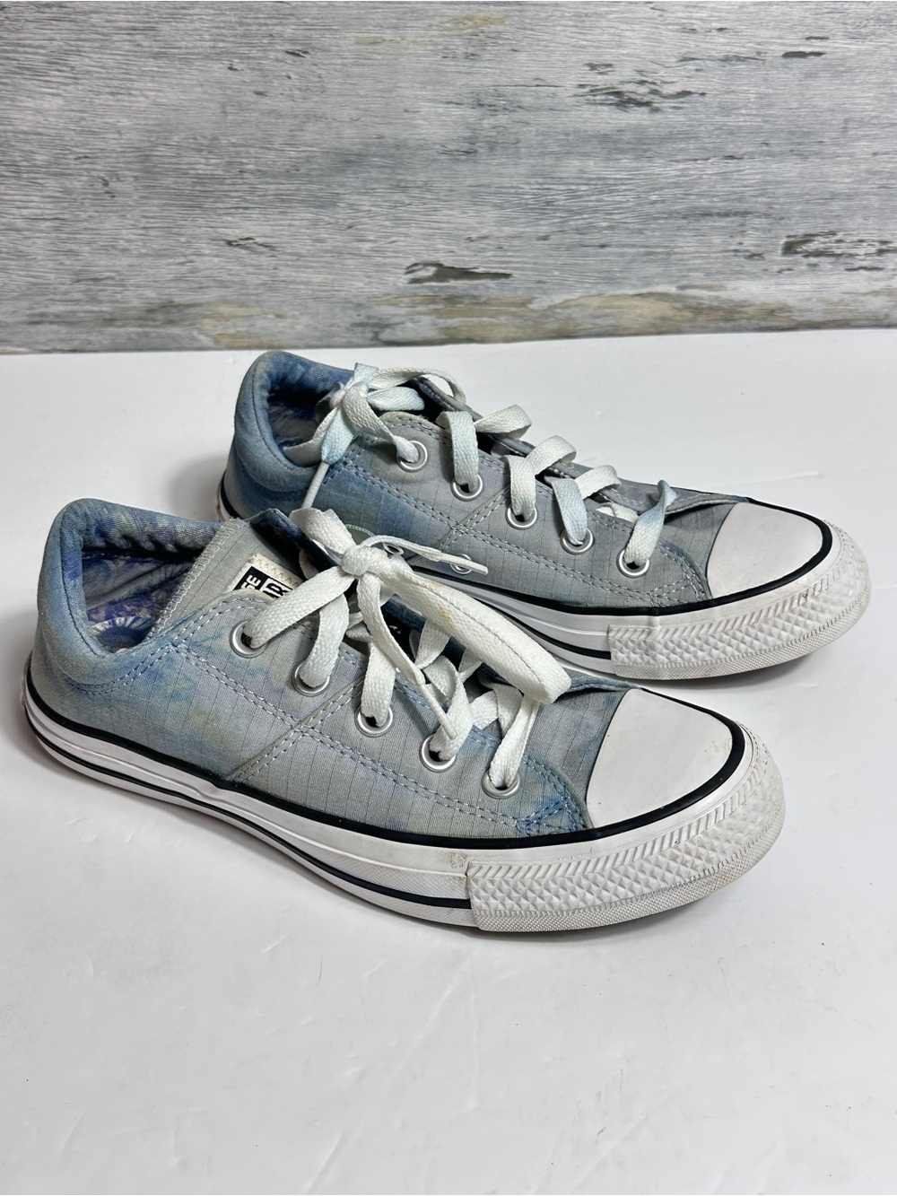 Converse women’s  Low-Top Sneakers in Light Blue  size 6‎ (S204)